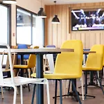 Kyriad Niort-espace Mendesfrance Niort