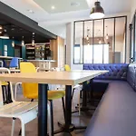 Kyriad Niort-espace Mendesfrance Hotel 3*