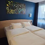 Kyriad Niort-espace Mendesfrance 3* Niort