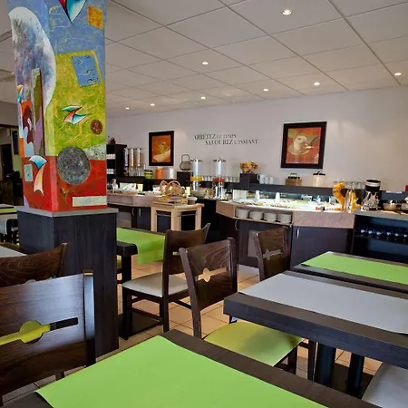 Kyriad Niort-espace Mendesfrance ホテル
