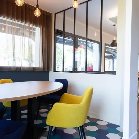 Kyriad Niort-espace Mendesfrance Hotell