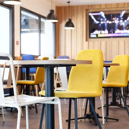 Kyriad Niort-espace Mendesfrance Niort