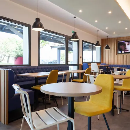 Kyriad Niort-espace Mendesfrance Hotel 3*