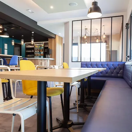 Kyriad Niort-espace Mendesfrance Hotell 3*