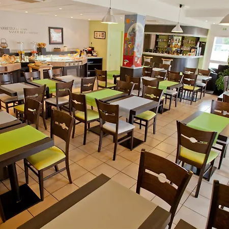 ホテル Kyriad Niort-espace Mendesfrance ニオール