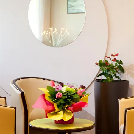 Kyriad Niort-espace Mendesfrance Hotel 3*