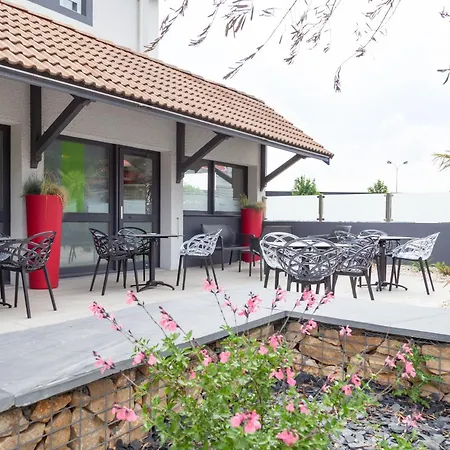 Hotel Kyriad Niort-espace Mendesfrance 3*