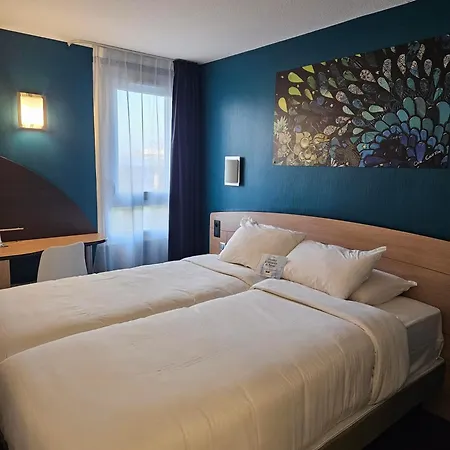 Kyriad Niort-espace Mendesfrance Hotel 3*