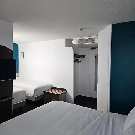 ホテル Kyriad Niort-espace Mendesfrance 3*