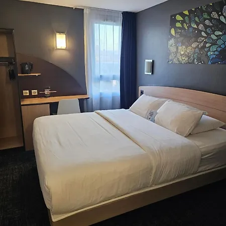 Kyriad Niort-espace Mendesfrance 3*