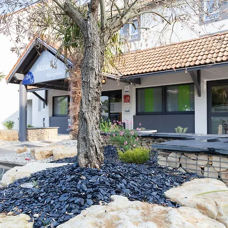 Kyriad Niort-espace Mendesfrance 3*