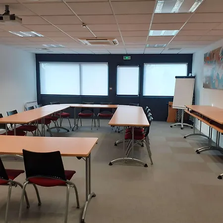 Kyriad Niort-espace Mendesfrance Hotel 3*