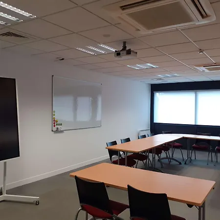 Kyriad Niort-espace Mendesfrance Niort