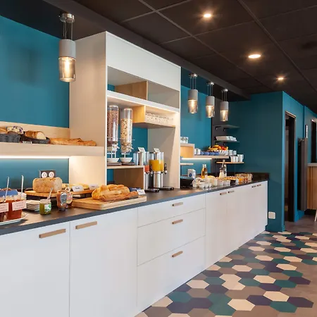 ホテル Kyriad Niort-espace Mendesfrance ニオール