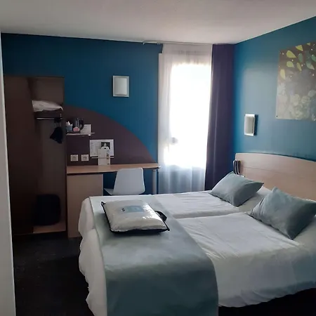 Hotel Kyriad Niort-espace Mendesfrance 3*