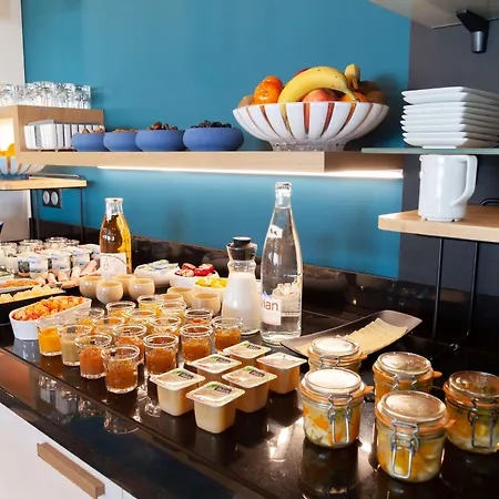 Kyriad Niort-espace Mendesfrance Hotel 3*