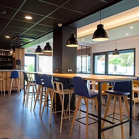 Hotel Kyriad Niort-espace Mendesfrance 3*