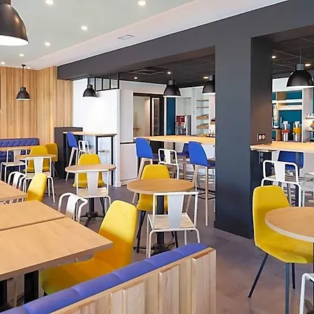 Hotel Kyriad Niort-espace Mendesfrance 3*
