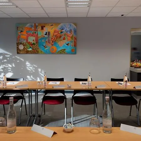 Kyriad Niort-espace Mendesfrance 3*