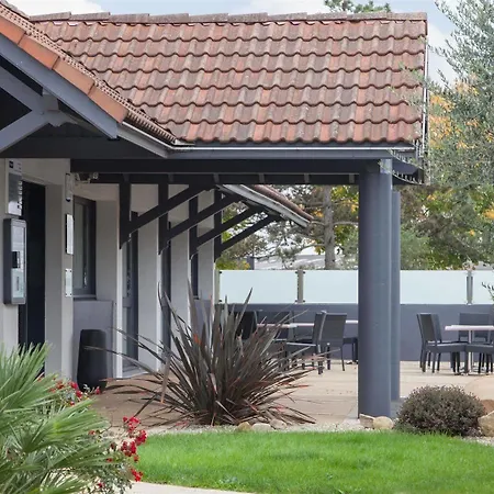 Hotel Kyriad Niort-espace Mendesfrance 3*