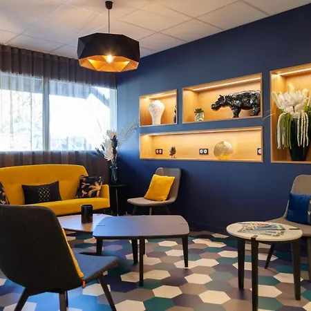 Kyriad Niort-espace Mendesfrance 3*