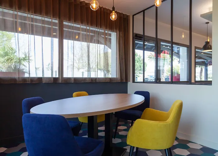 Kyriad Niort-espace Mendesfrance 3* Niort