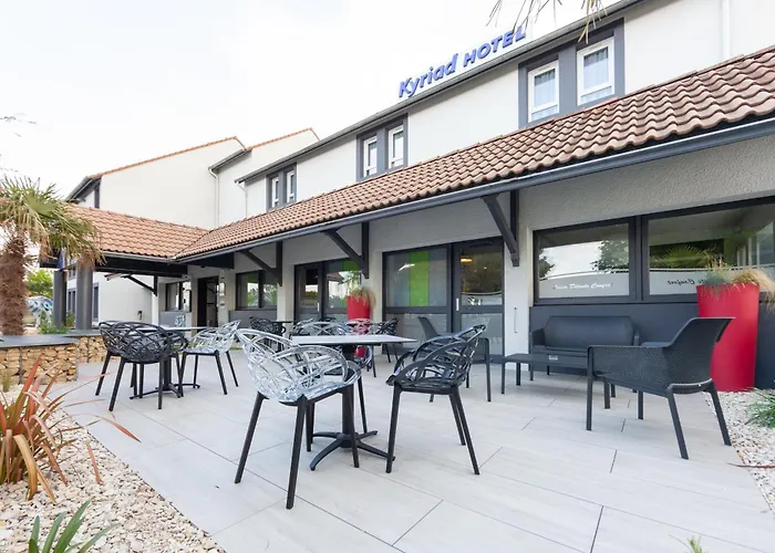 Hotel Kyriad Niort-espace Mendesfrance 3*