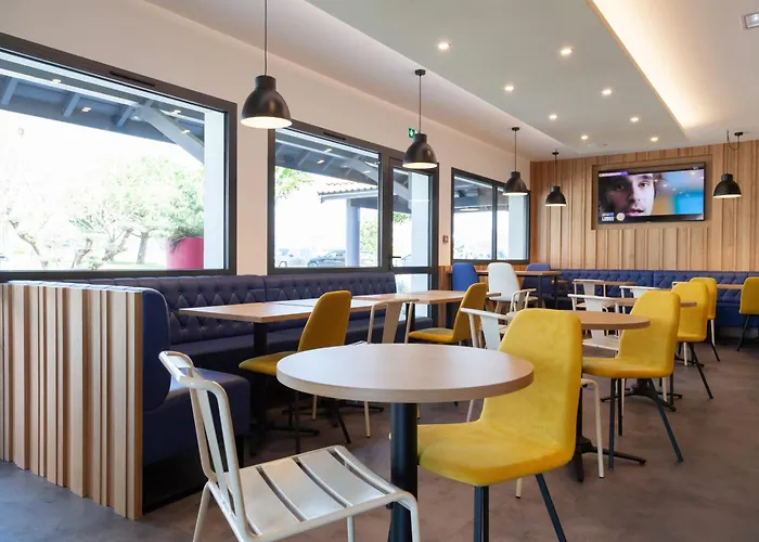 Kyriad Niort-espace Mendesfrance Hotel 3*