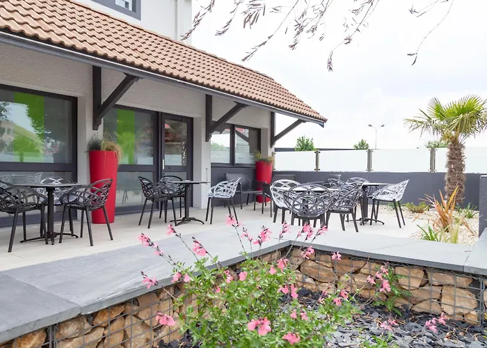 Hotel Kyriad Niort-espace Mendesfrance 3*