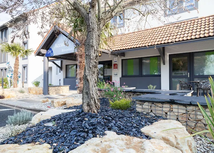 Kyriad Niort-espace Mendesfrance 3*