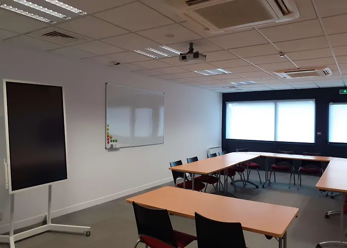 Kyriad Niort-espace Mendesfrance Niort