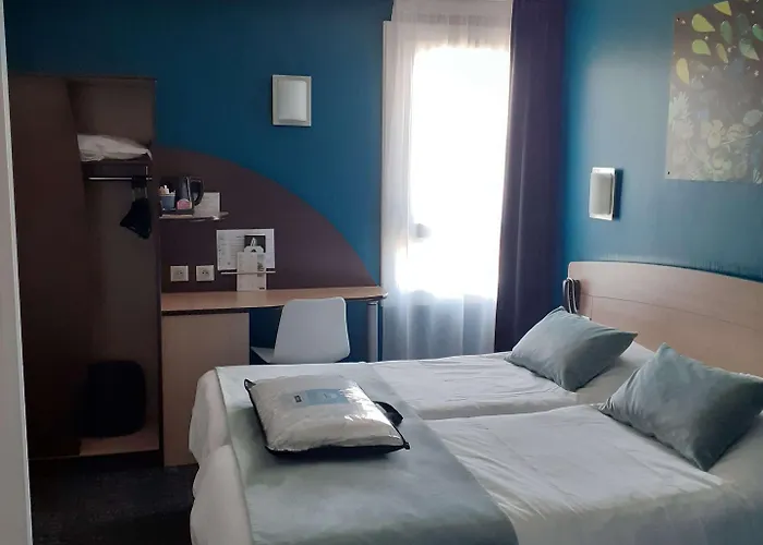 Hotel Kyriad Niort-espace Mendesfrance 3*