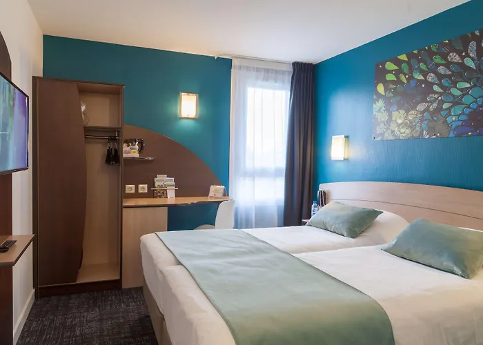 Hotel Kyriad Niort-espace Mendesfrance 3*