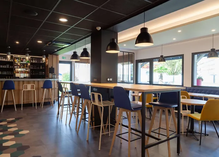 Kyriad Niort-espace Mendesfrance Hotel