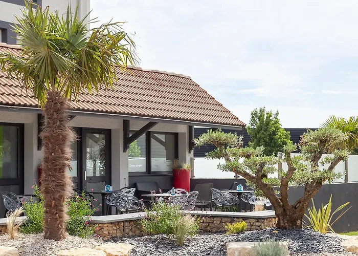 Kyriad Niort-espace Mendesfrance 3*