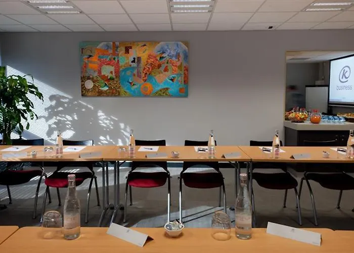 Kyriad Niort-espace Mendesfrance 3*