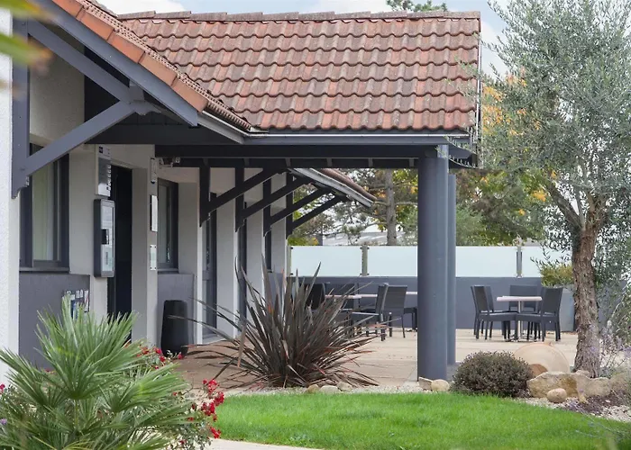 Hotel Kyriad Niort-espace Mendesfrance 3*