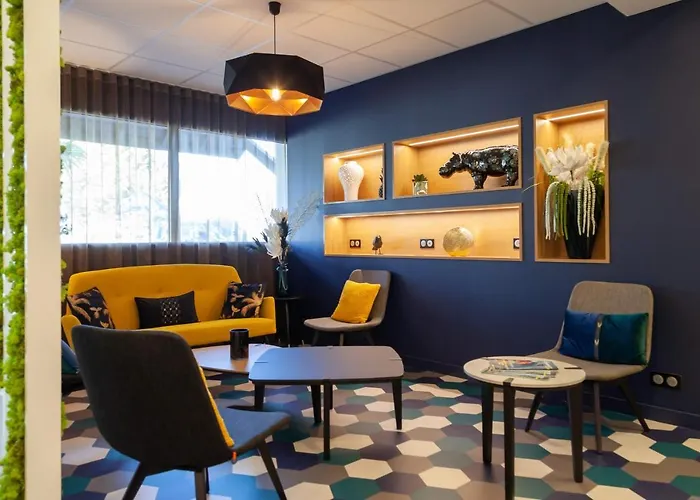 Kyriad Niort-espace Mendesfrance 3*